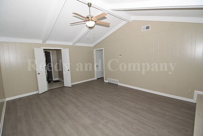 Building Photo - 5130 Queen Elizabeth Fwy