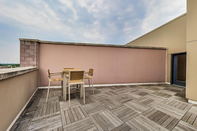 Building Photo - Gorgeous 2 bedroom 2 bath condo just steps from Columbia Hgts center $3,550