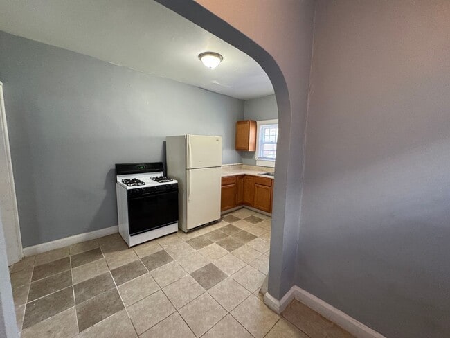 Building Photo - 830-832 Weghorst Street