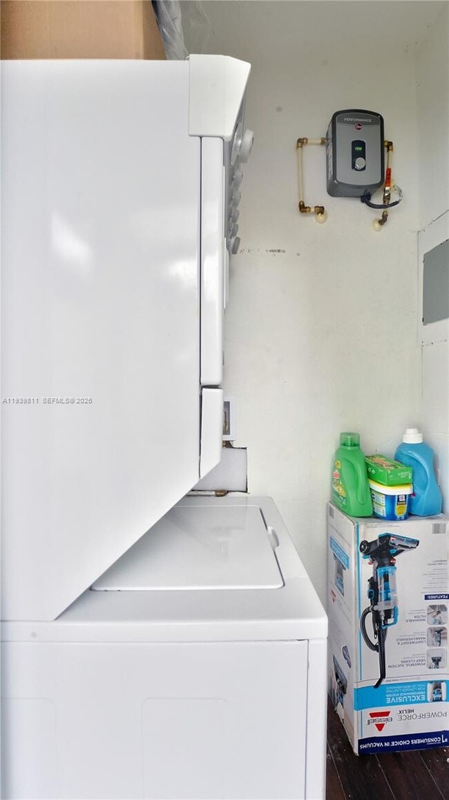 Building Photo - 1441 NE 154th Terrace