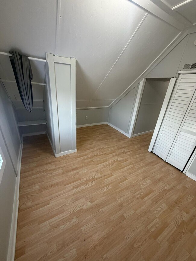 Building Photo - 3910 Deodar St