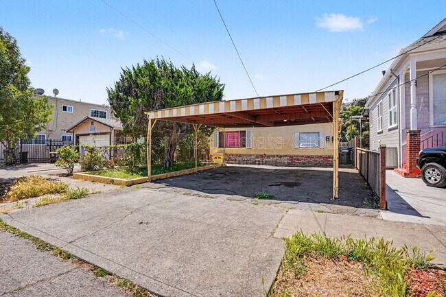 Building Photo - 3043 Blossom St