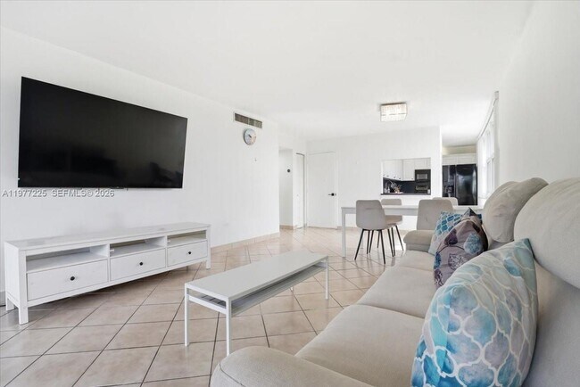 Building Photo - 9410 Tangerine Pl