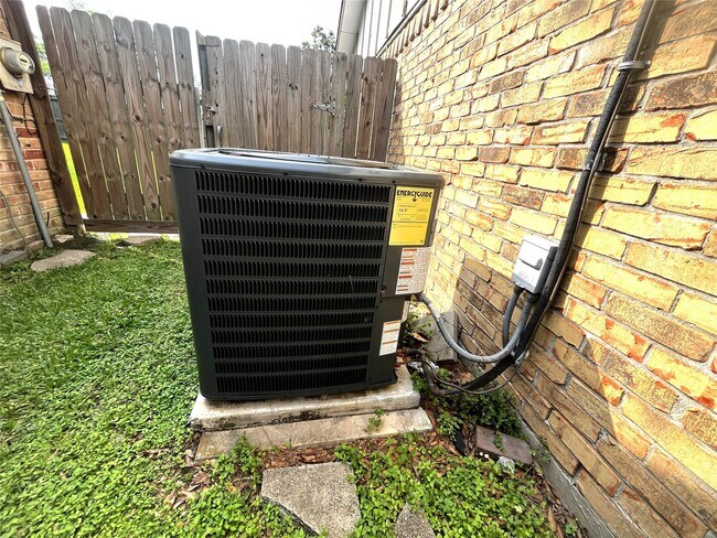 Building Photo - 731 Seafoam Rd