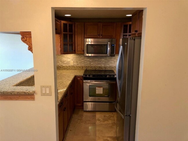 Building Photo - 93 Ventnor E