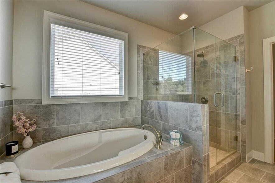 Building Photo - 840 Champagne Ln