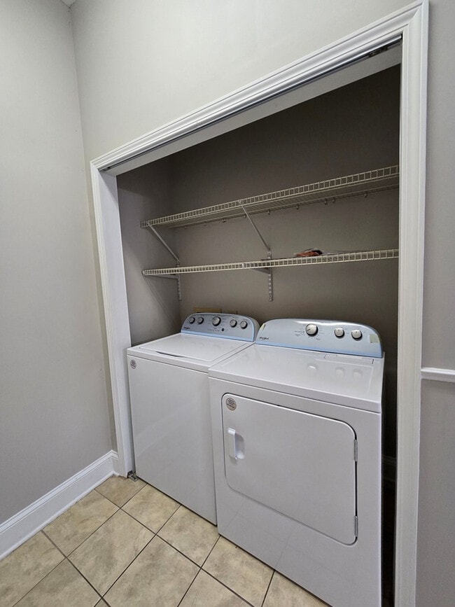 Building Photo - 900 Race Track Rd