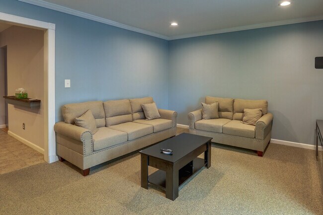 Building Photo - 22 Clayton Ave