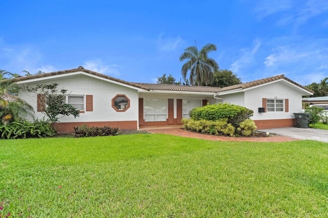 Primary Photo - 818 W Camino Real