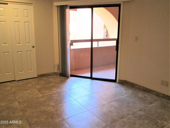 Building Photo - 4303 E Cactus Rd