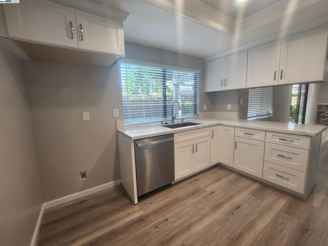 Building Photo - 2910 Yorkshire Ct