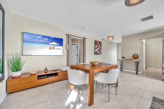 Building Photo - 1581 NE 108th St