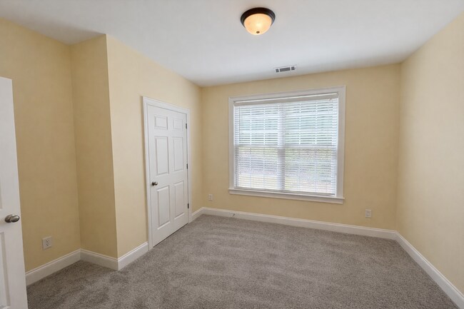 Building Photo - Clean 5 Bedroom Collins Hill Home with First Floor Suite and Oversized Master