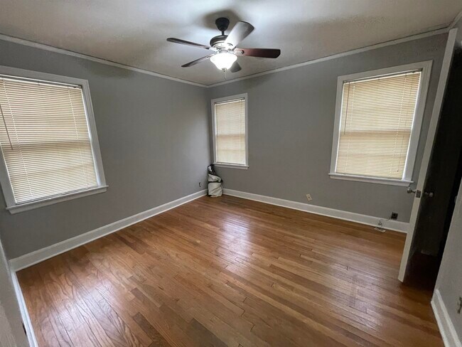 Building Photo - 885 Echles St