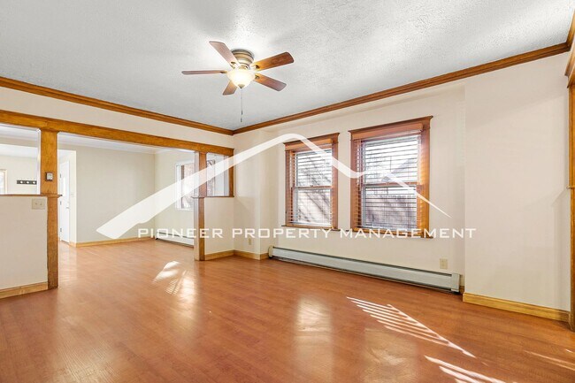 Building Photo - Charming 2 Bedroom Single Family Home