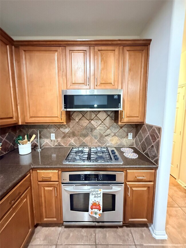 Building Photo - 18406 S Roaring River Ct