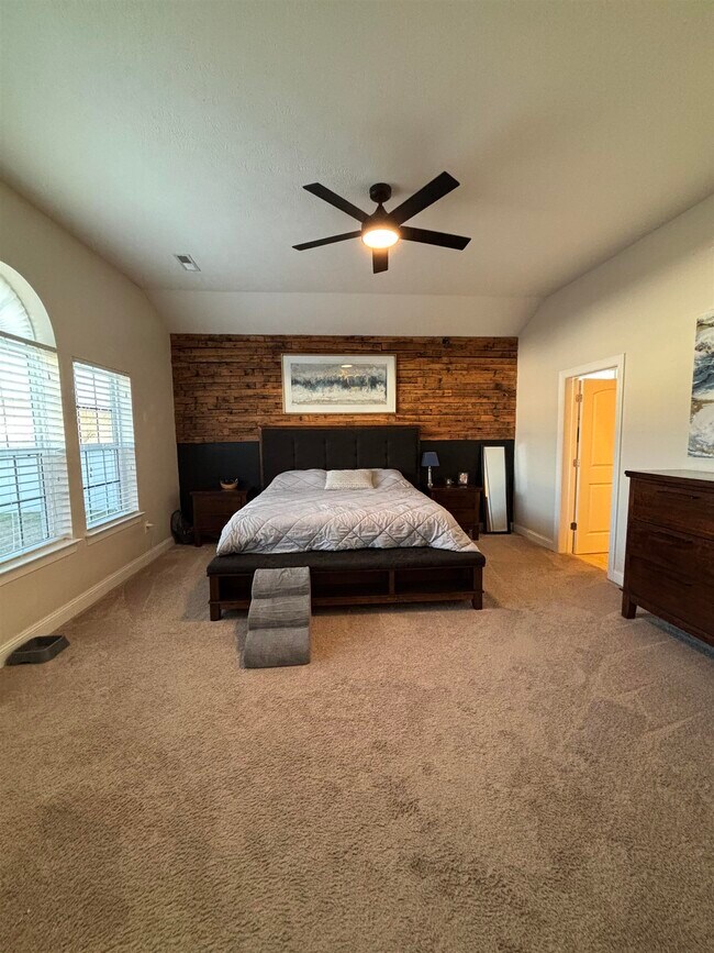 Building Photo - 343 Camrose Wy