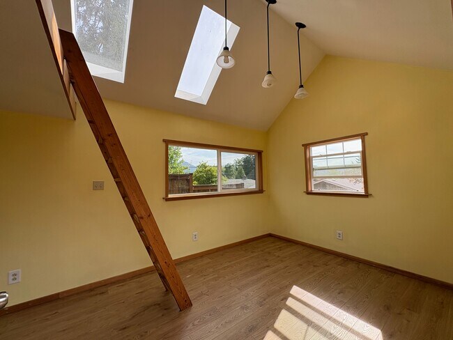 Building Photo - 3230 Onyx St