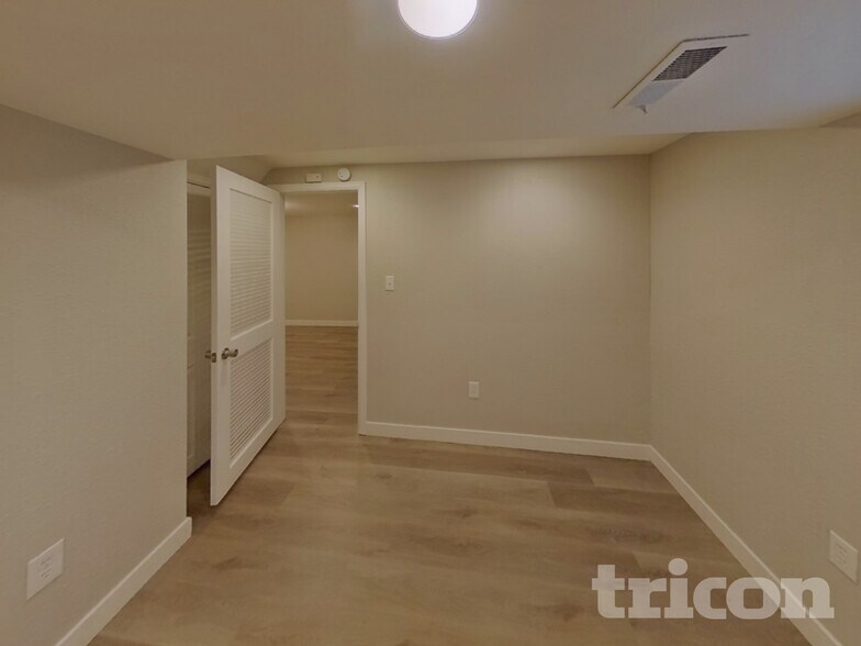 Building Photo - 4868 Irving Dr