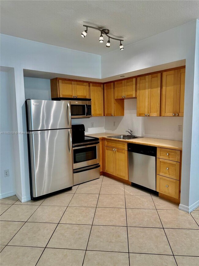 Building Photo - 2630 SW 28th St