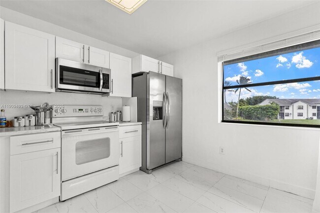 Building Photo - 1211 S Independence Dr