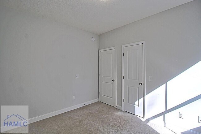 Building Photo - 741 Meloney Dr