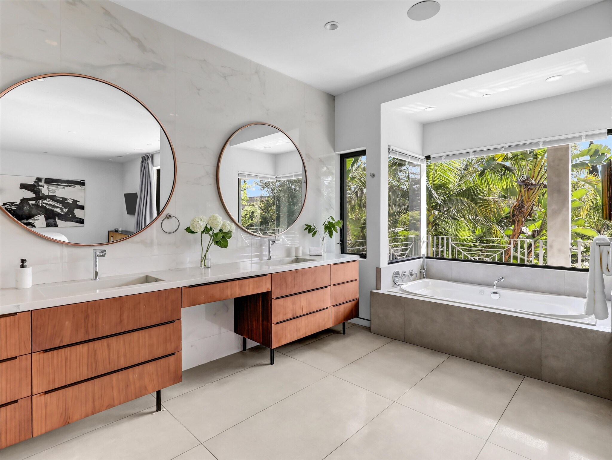 Building Photo - 1724 N Sierra Bonita Ave