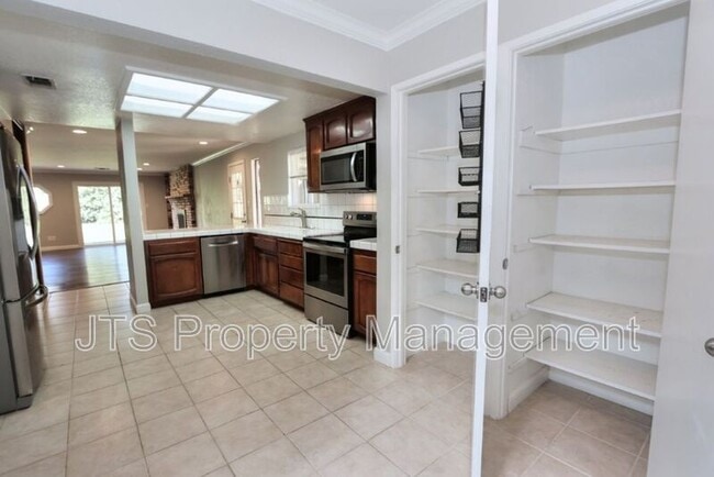 Building Photo - 9221 Rock Canyon Way