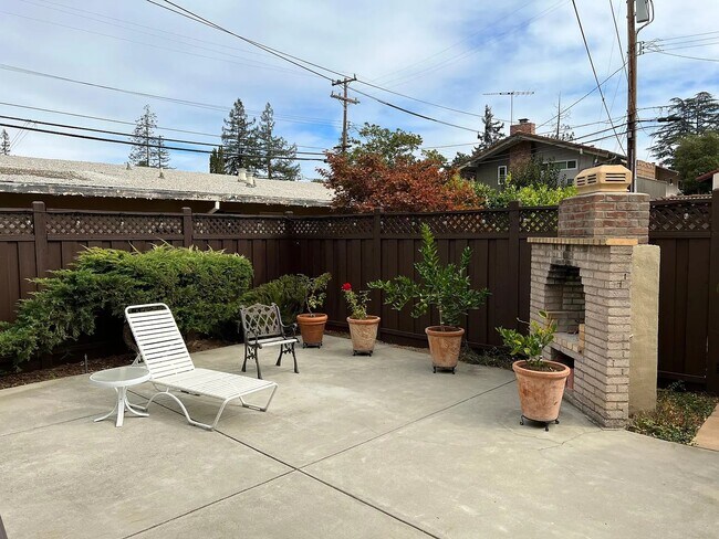 Building Photo - 419 Tyndall St