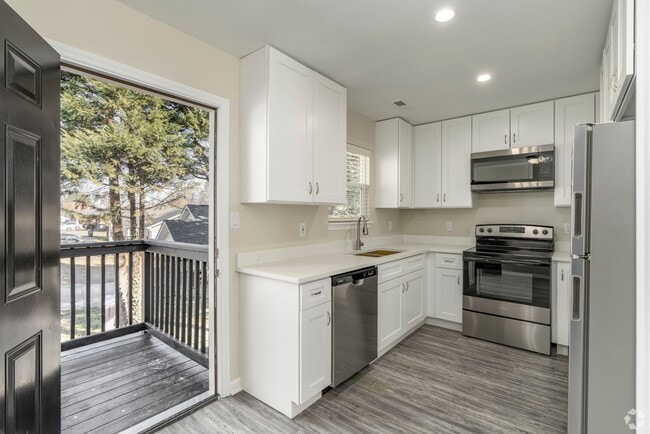Building Photo - Comfortable, Updated Hidden Gem 2BD/1BTH with WiFi & Washer/Dryer!