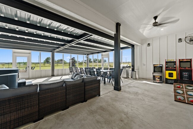 Building Photo - 251 Willow Moon Ranch Rd