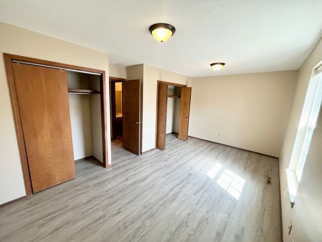 Building Photo - Updated 2 bedroom 1.5 bath home in a great...