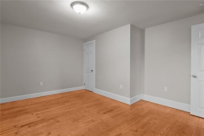 Building Photo - 54 Hillside Ave