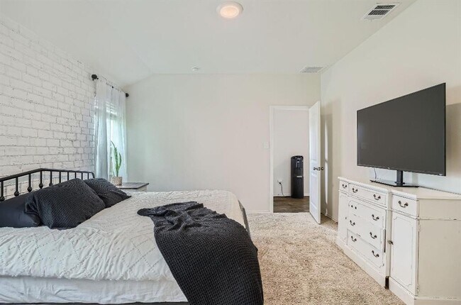 Building Photo - 259 Levi Lndg