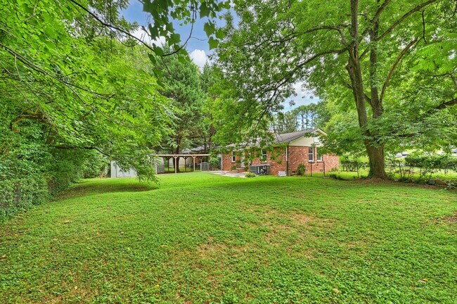Building Photo - 2840 Edsel Pl