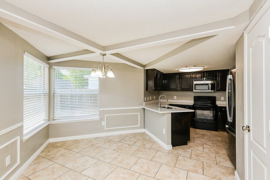 Building Photo - 610 Lemon Dr