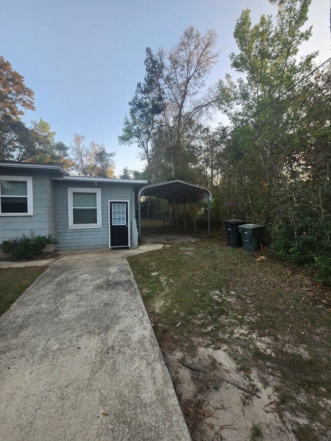 Building Photo - 301 Gaile Ave