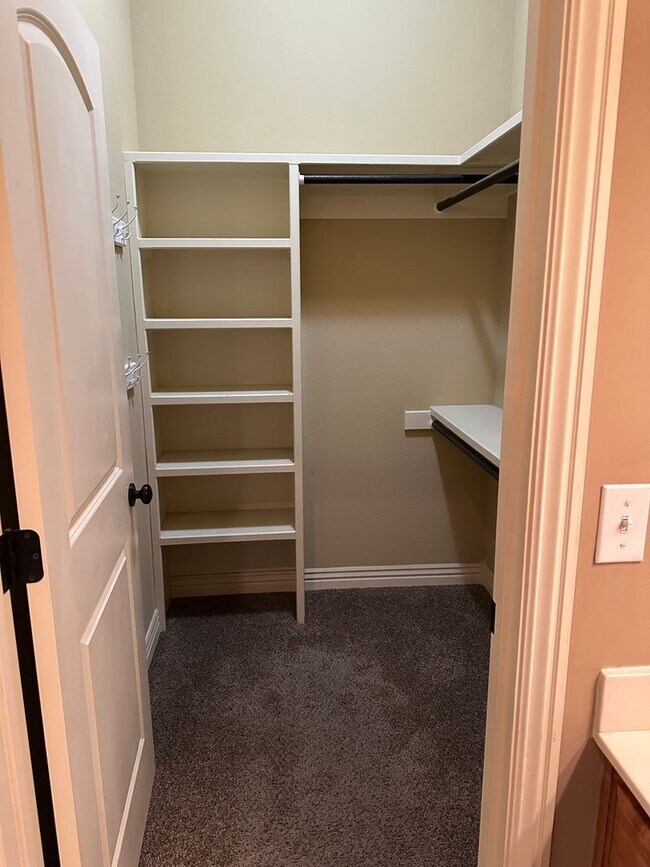 Building Photo - EXECUTIVE STYLE HOME