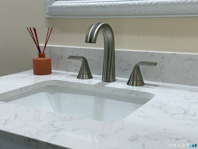 Building Photo - 59 Crescent Rd