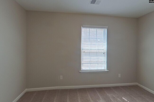 Building Photo - 304 Longfellows Ln