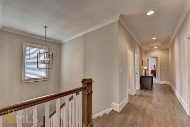 Building Photo - 1099 Wright Ave NE