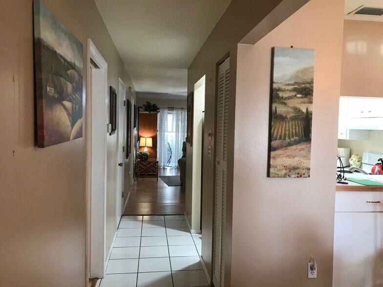 Building Photo - 2772 Woodgate Ln