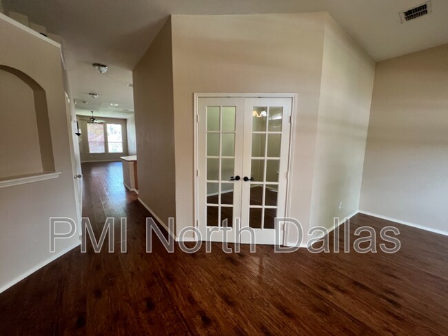 Building Photo - 5812 White Pine Dr