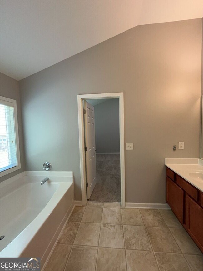 Building Photo - 3537 Harvest Ridge Ln NE