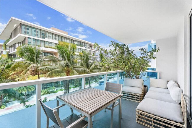 Building Photo - 2301 Collins Ave