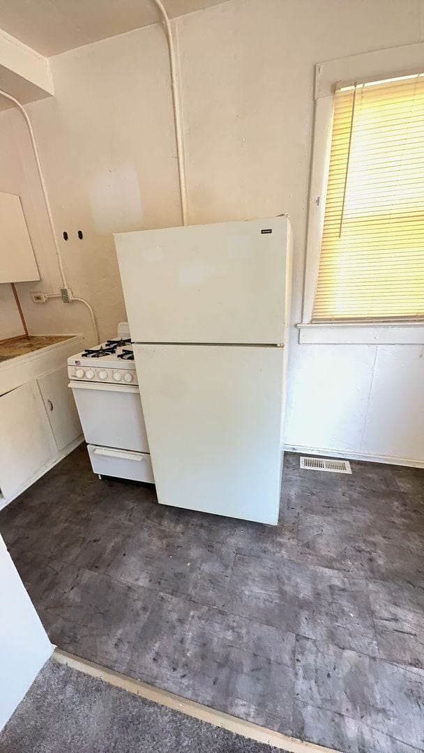 Building Photo - Clean, Simple & Ready for You - Studio Apartment