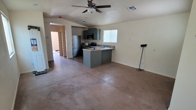 Building Photo - 1490 Tonto Dr