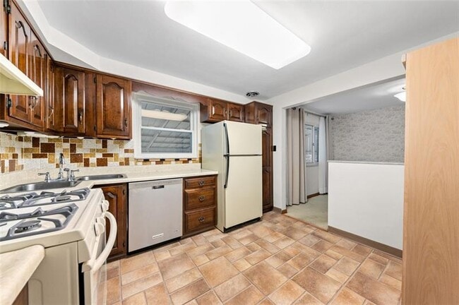 Building Photo - 4813 Sandy Dr