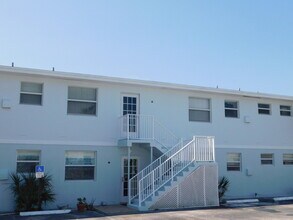 Building Photo - 741 Hummingbird Way