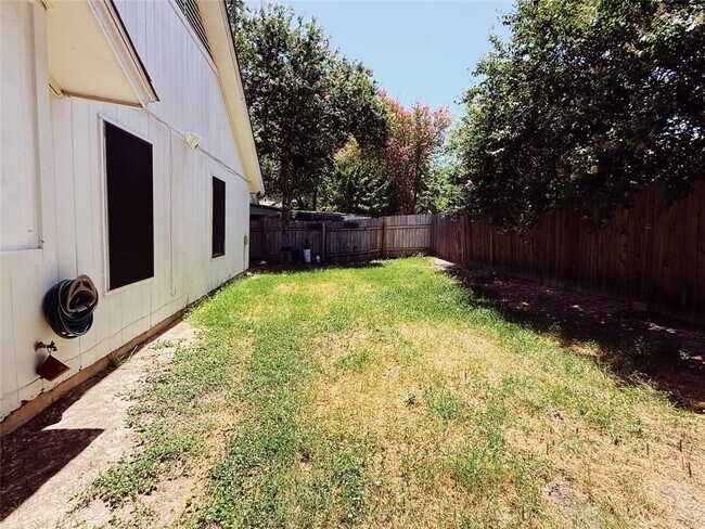 Building Photo - 12314 Thompkins Dr